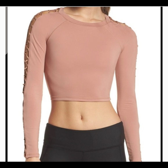 BNWT! High Line Long Sleeve Top in Black by Alo Yoga - Picture 1 of 9